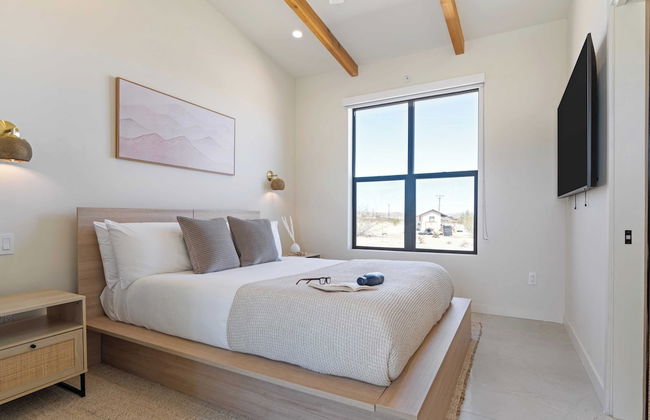 Private Pool, Hot Tub, Firepit Modern Oasis Blue Mirage by Avantstay - Foto 8