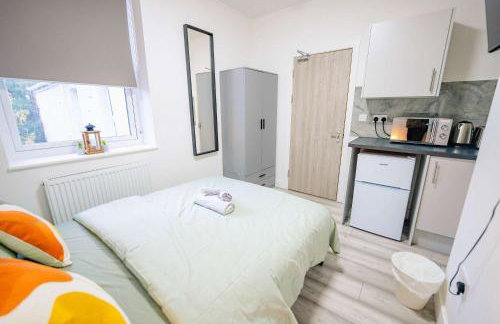 Entire Private Studio With Hot Tub - Photo 4