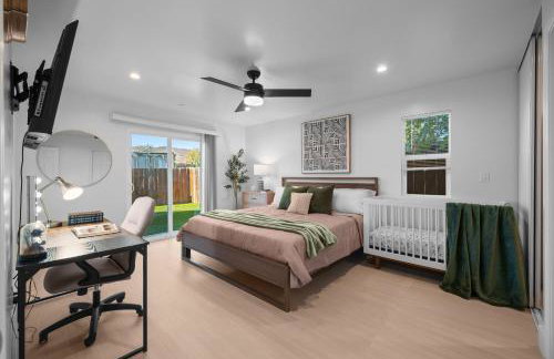 Entire Private Home with 3 Bedrooms 2 Bathrooms, with Garage, Gated Yard, King Bed House, Available Now - Foto 9