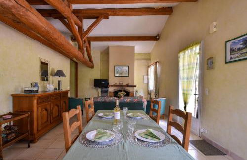 Maison plain pied mitoyenne avec piscine partagée et terrain arboré - Foto 4