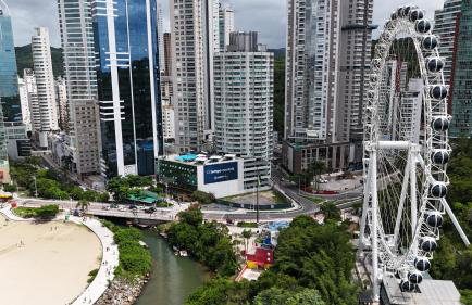 FLAT DUBAI - FRENTE RODA GIGANTE - PISCINA FRENTE MAR - Excepcional - Foto 5