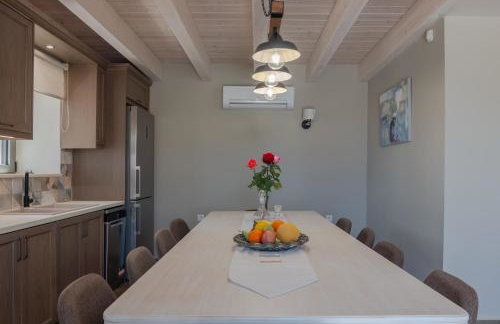 Alexandras's Mansion - Photo 2