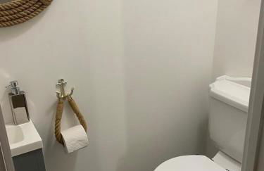 Blissful 4-Bedroom Home with Hot tub - Foto 17