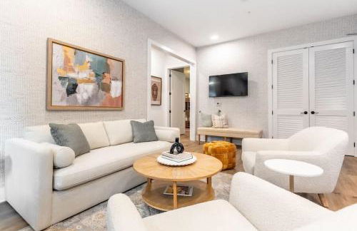 Here You Come Again by Stay Local Nashville - Foto 5