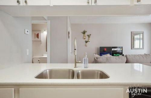 Cook and Gather Around in a Fully Equipped Apartment - Foto 14