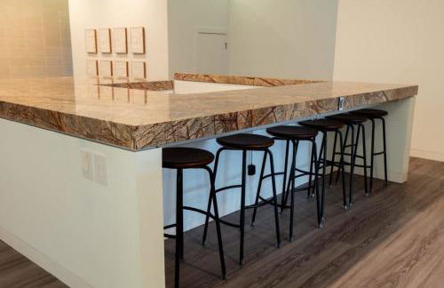 Rice Village Retreat - Rooftop deck - Sleeps 12 - Foto 35