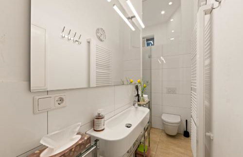 1,399 sq ft Historic Landmark, Checkpoint Charlie - Foto 32