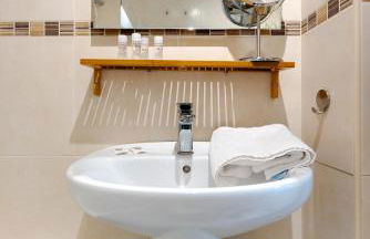 WintowinRentals Modern Apartment with Private Indoor Patio in Málaga - Foto 24