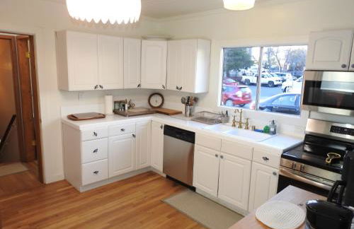 Miners Choice 3 Bedroom on Main St Bonus Rooms Sleeps up to 9 TV WIFI Piano - Foto 4