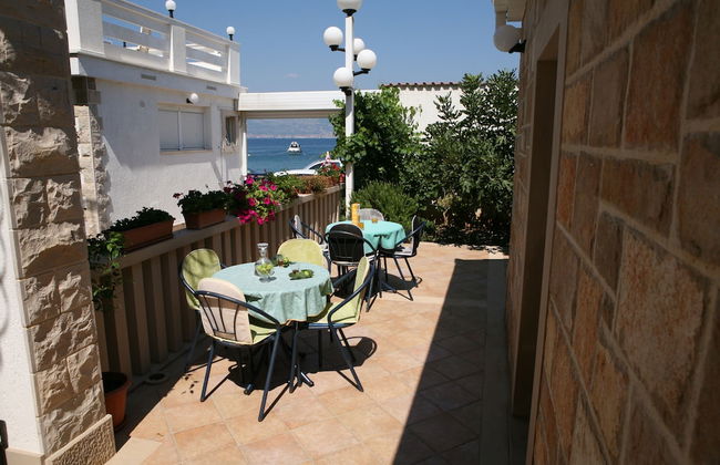 Sea front stone house - Photo 55