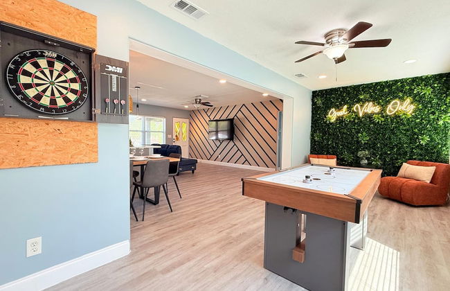 Spacious Modern King bed Game Room More - Photo 18