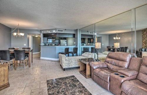 Sleek Beachfront Getaway with Community Perks! - Foto 1