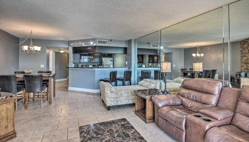 Sleek Beachfront Getaway with Community Perks! - Foto 1