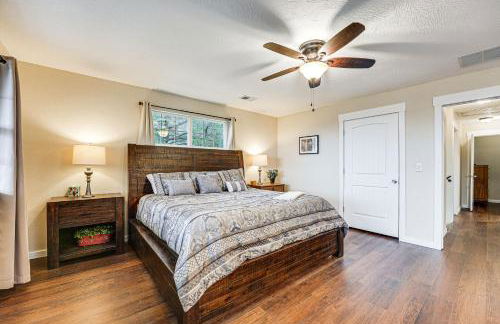 Lakeside Blue Eye Escape with Game Room and Hot Tub! - Foto 14