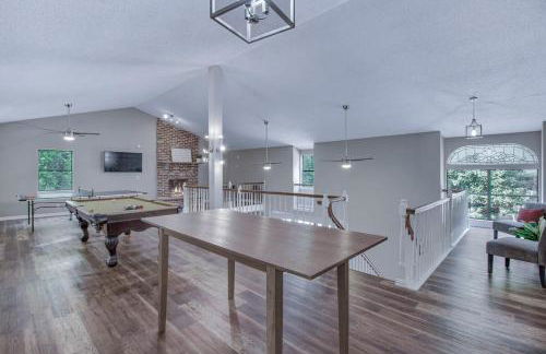 Large Hillside Retreat with Pool and Hot Tub - Foto 43