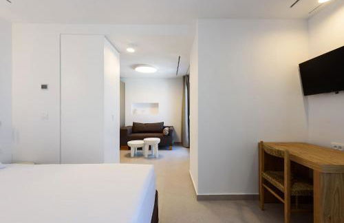 Azure Naousa - Photo 33