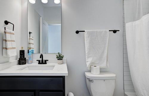 Downtown 1 mi Sleeps 6 wRooftop 3BR 4BED New built Modern Stylish Luxury - Foto 69