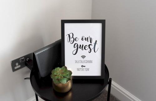 Lovely, comfortable 2-bed Braehead - free parking - Pass the Keys - Foto 27