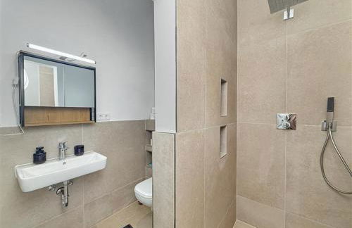 Design Suite 2 Bedrooms Living Room and Balcony - Foto 12