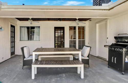 City Gem 4BR with POOL Sleeps 8 - Foto 29