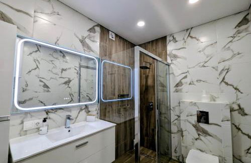 Comfortable 2-Bedroom Duplex in Playa Paraiso with Ocean View, Balcony, and Shared Pool - Photo 35