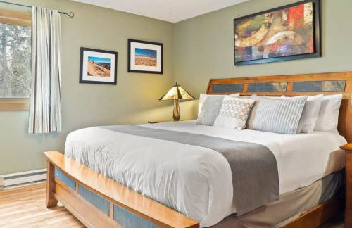 Cozy 2BR with Great Views Near Trails - Photo 6