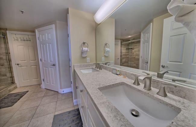 Astonishing Oceanfront Condo with Oversized Balcony to Enjoy Amazing Gulf View - Unit 0204 by RedAwning - Foto 45