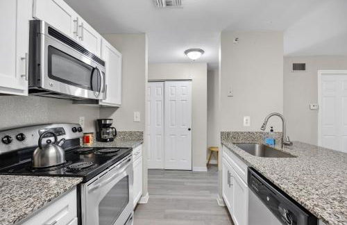 3BR Luxe Oasis near Downtown, Pool, Gym, Bball Crt - Foto 21