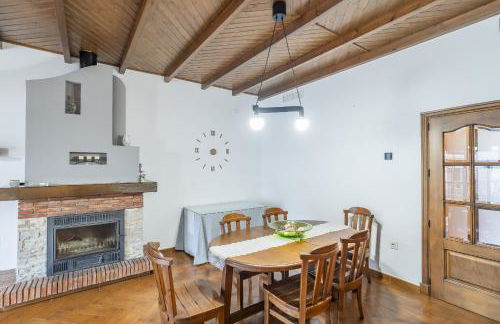 Cubo's Casa El Rodeo & Private Pool - Photo 22