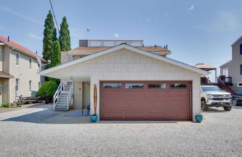 Lakefront Home with Rooftop Deck, Grill, Games! - Photo 8