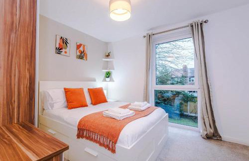 Sleek 2BR Altrincham Home Parking Near Station - Foto 2