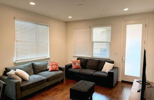 Cozy Charm Newark Retreat with Free Wifi and AC - Foto 1