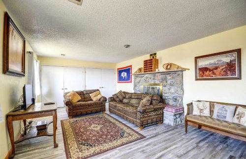 Cody Apartment with Panoramic Mountain Vistas! - Foto 6