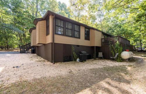 Secluded Retreat w Hot Tub, FirePit & Pool Access - Foto 34