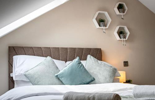 Luxury 4-Bed Family & Group Home-King or Twin Beds-Driveway, Garden-Near Gatwick - Foto 6