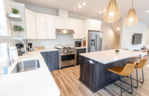 Comfy Family Home, Walkable Neighborhood + Patio! - Foto 27