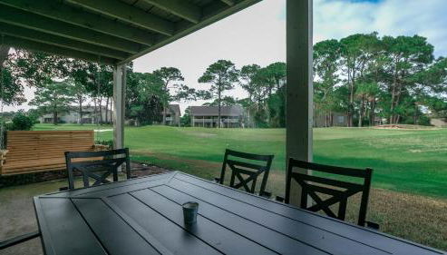 Cozy renovated ground floor unit - Golf Villa - on the Golf Course - Photo 5