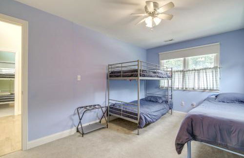 Plymouth Getaway with Private Lake Beach and Kayaks! - Foto 17