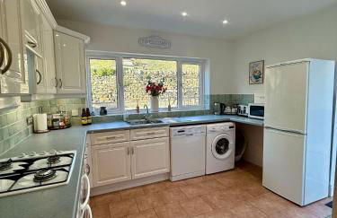 Canalside walks Riddlesden Local to Skipton Ilkley Haworth & Keighley Worth Valley Railway - Foto 8