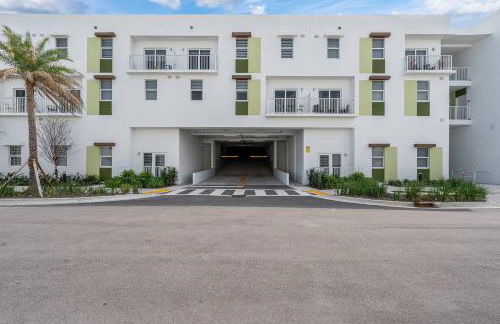 Classy 2BR-2BA Oasis Beach Pool Parking EV Station - Foto 24