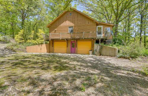 Historic Clark Cabin with Deck and Fishing Pond Access - Foto 35