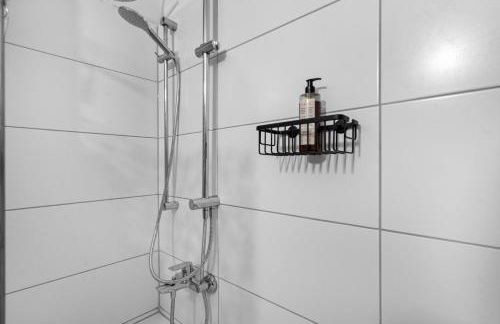 Design Luxus, Vollausstattung, 2 min Hbf Duisburg, beste Betten, 2 55" TV, Netflix, W24 - Foto 24