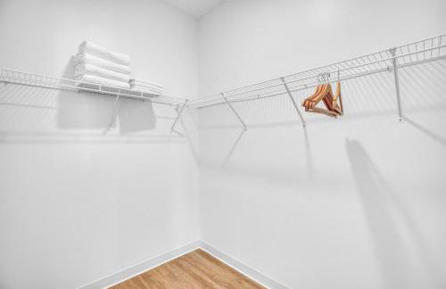 W Loop 2BR w Gym Pool in heart of Greektown CHI-561 - Foto 15