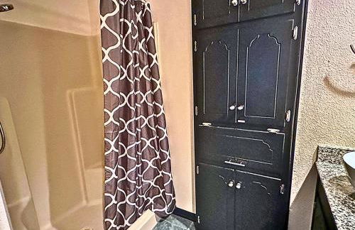 Texas Speedway Retreat: Desk + Cowboy Dipping Pool by Vacation Your Way - Foto 10