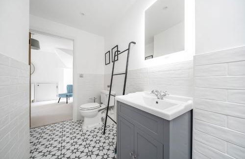 St Mary's Barn - Photo 20