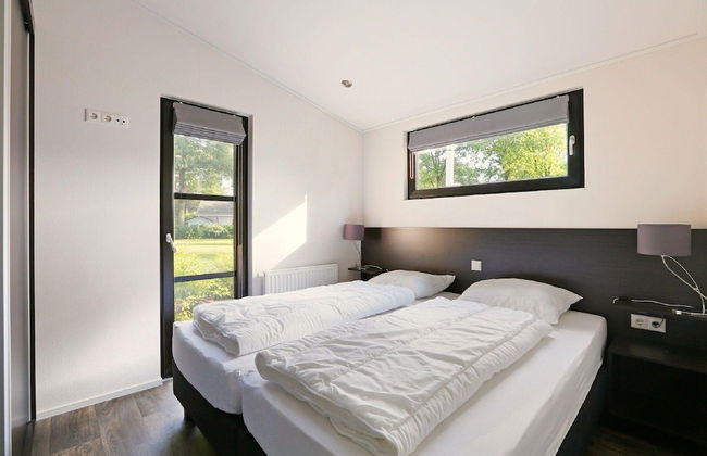 House on Water, Surrounded by Nature - Photo 3