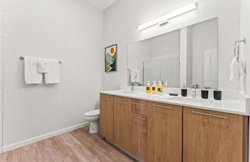 Riviere 3BR Apartment Stylish King Family Pets Friendly Pool & Gym Near Epic Universe - Foto 29