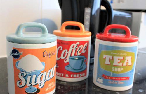 H21 -3 bed Close to Town Drive Parking 2 toilets Contractor Digs - Photo 28