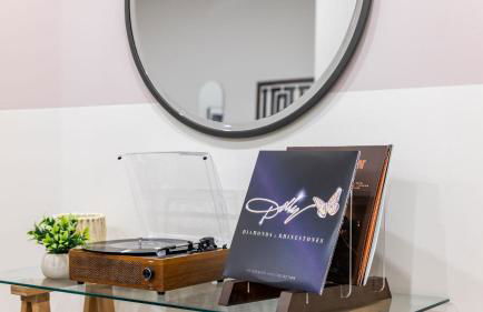 Sleeps 28 2 Units Near DT Nashville Outrider by AvantStay - Foto 38