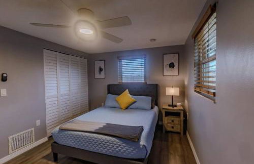 Spacious Backyard & Pool Retreat - 5 Mins to Beach - Foto 16